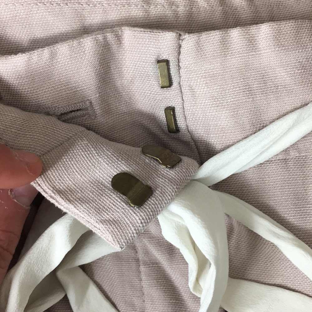 Blush coloured Wilfred capri pant. - Picture 3 of 5